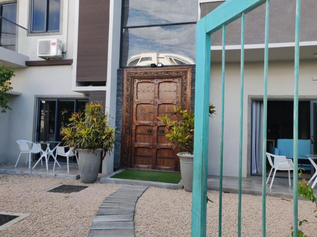 Shanti Haveli Beachfront Apartments Flic-en-Flacq Buitenkant foto